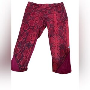 Lululemon women Capri activewear 16” waist 25” length